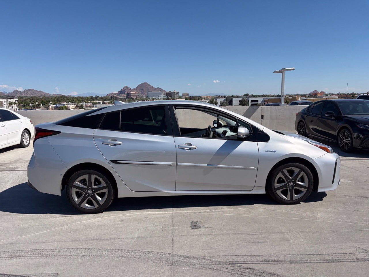 Used 2019 Toyota Prius XLE w/ Carpet Mat Package FWD image 3