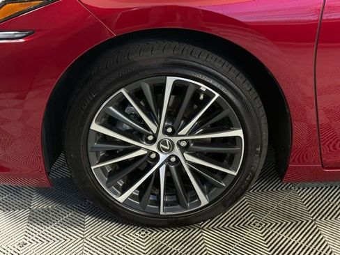 Certified 2025 Lexus ES 300h w/ Premium Package image 16