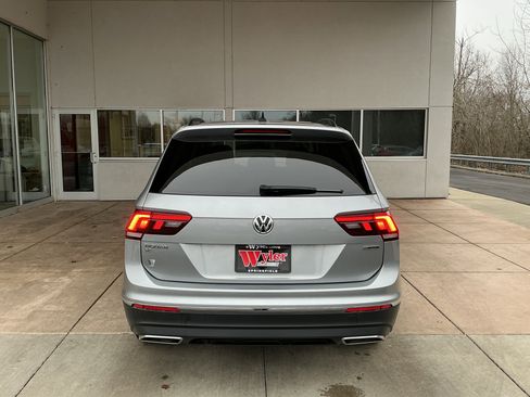 Used 2021 Volkswagen Tiguan SE w/ Panoramic Sunroof Package image 21