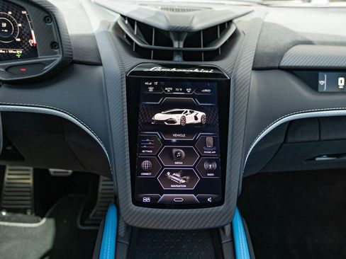 Used 2025 Lamborghini Revuelto image 17