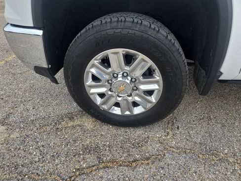 Used 2024 Chevrolet Silverado 2500 LT AWD/4WD image 19