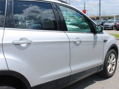 Used 2018 Ford Escape SE w/ SE Sync 3 Package FWD image 45