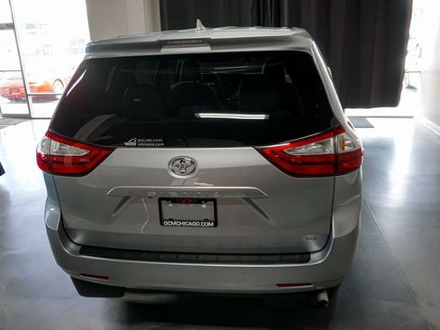 Used 2019 Toyota Sienna XLE Premium FWD image 30