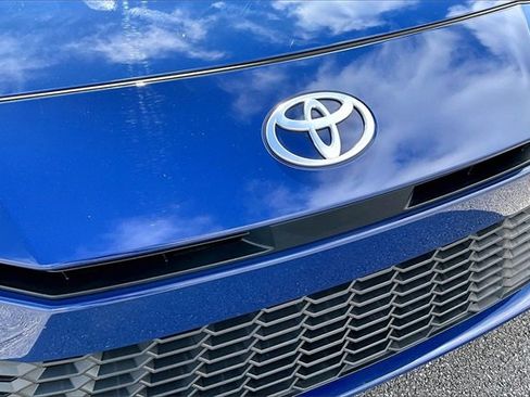 Used 2025 Toyota Camry SE image 28