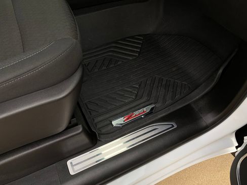 Used 2024 Chevrolet Silverado 1500 LT Trail Boss w/ Convenience Package II image 22