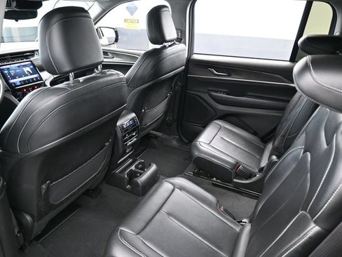 Used 2023 Jeep Grand Cherokee L Limited AWD/4WD image 37