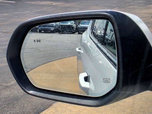 Used 2025 Buick Enclave Preferred AWD/4WD image 21