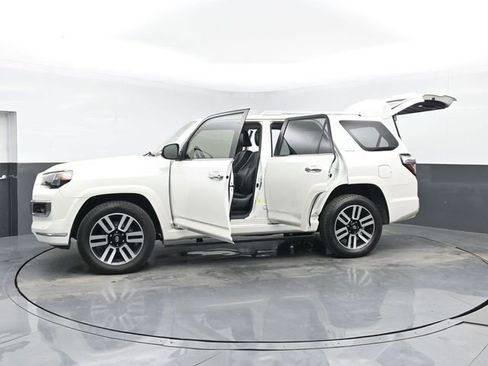 Used 2018 Toyota 4Runner Limited AWD/4WD image 38