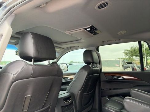 Used 2019 Cadillac Escalade Luxury RWD image 13