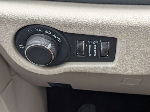 Used 2023 Chrysler Voyager LX FWD image 27