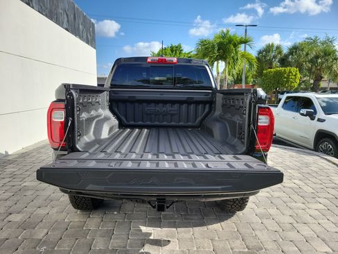 New 2026 GMC Canyon AT4X w/ LPO, Black Badging Package AWD/4WD image 9