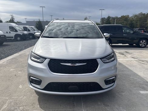New 2026 Chrysler Pacifica Pinnacle image 2