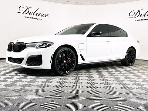 Used 2022 BMW 530e xDrive w/ Premium Package image 3