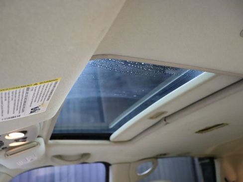 Used 2005 Cadillac Escalade ESV Platinum image 49