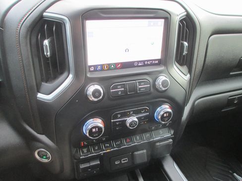 Used 2020 GMC Sierra 2500 AT4 w/ AT4 Premium Package image 30