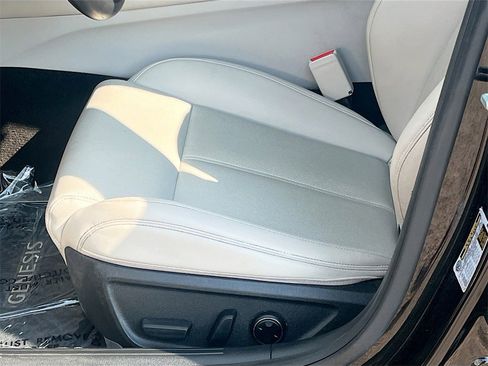 Used 2023 Genesis G70 2.0T image 19