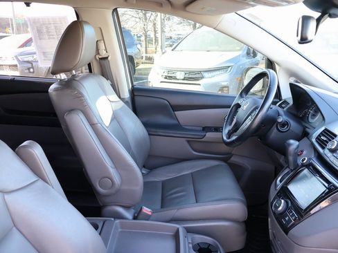 Used 2016 Honda Odyssey Touring Elite image 8