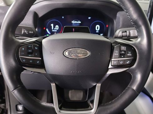 Used 2025 Ford Explorer Platinum w/ Ultimate Package image 3