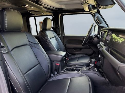 Used 2021 Jeep Gladiator Overland image 22
