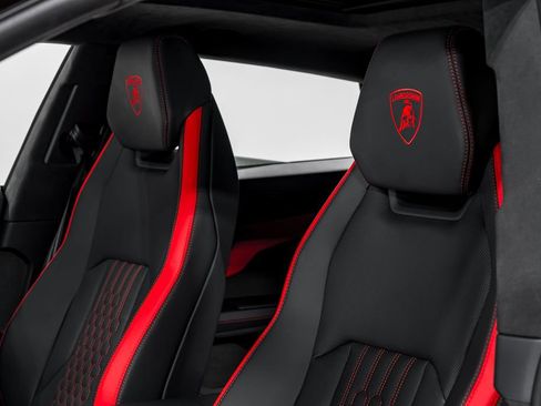 Used 2025 Lamborghini Urus SE AWD/4WD image 19