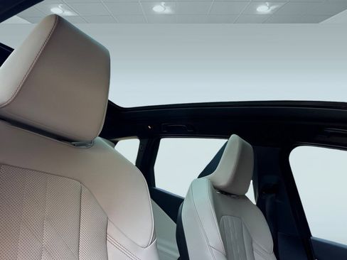 Used 2025 BMW X3 xDrive30i w/ Convenience Package image 14