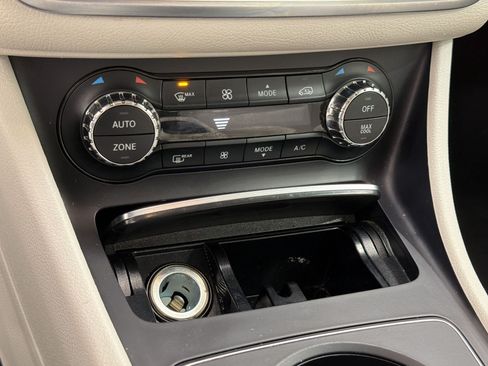 Used 2019 Mercedes-Benz GLA 250 4MATIC image 25