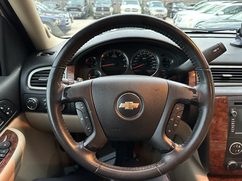 Used 2008 Chevrolet Avalanche LTZ w/ LTZ Preferred Equipment Group AWD/4WD image 22