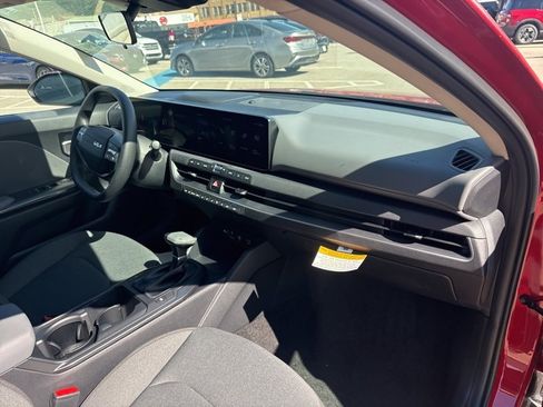 New 2025 Kia K4 LXS image 15
