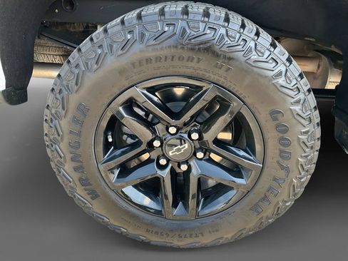 Used 2024 Chevrolet Silverado 1500 LT Trail Boss w/ Protection Package AWD/4WD image 10