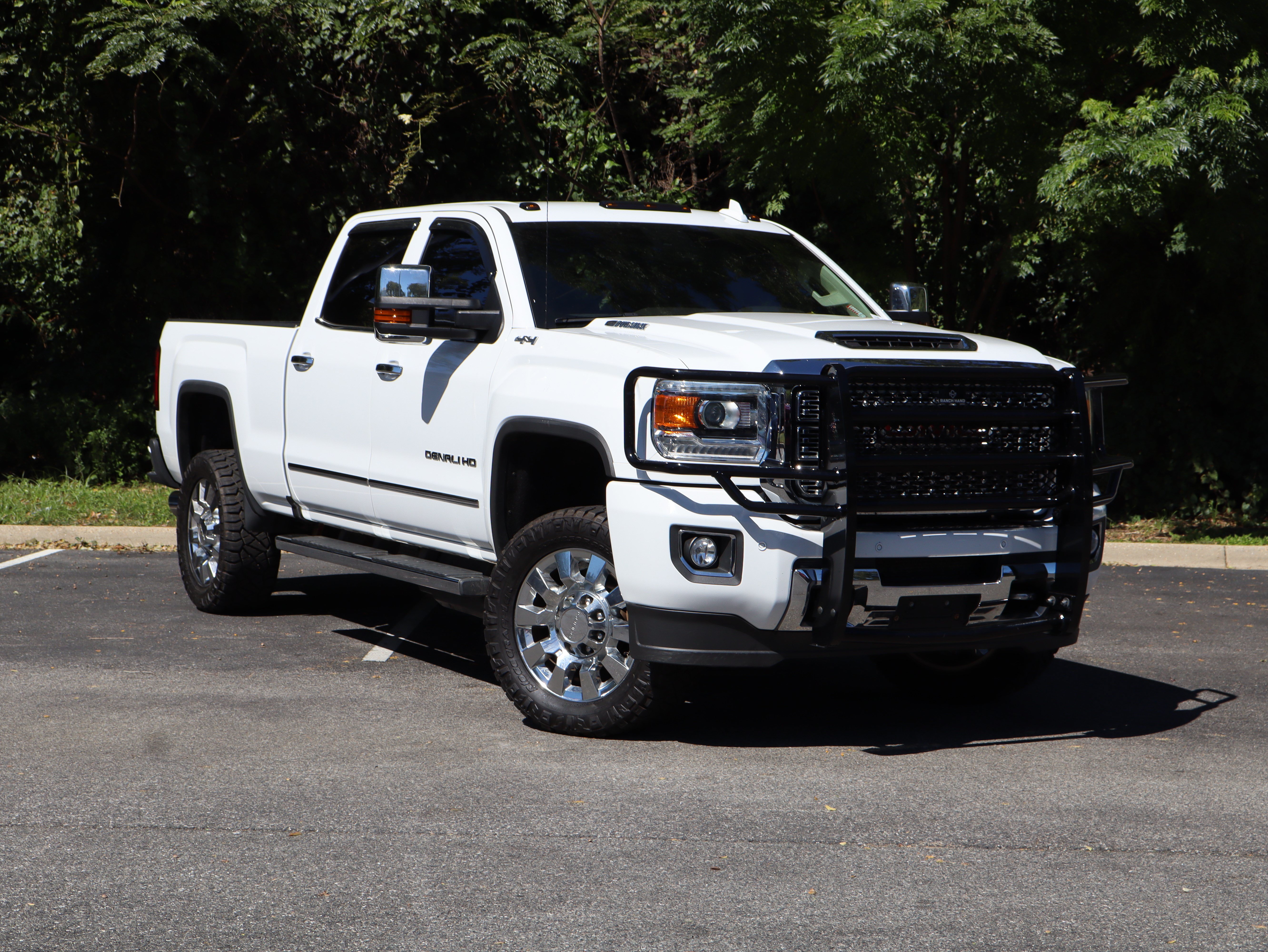 Used 2019 GMC Sierra 2500 Denali w/ Duramax Plus Package AWD/4WD image 2