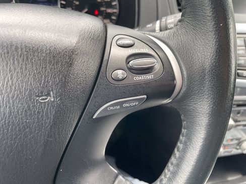 Used 2018 Nissan Pathfinder SL AWD/4WD image 17