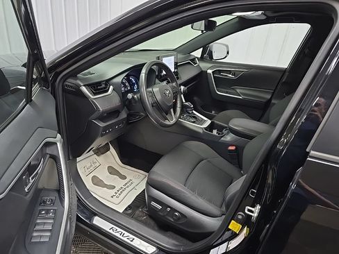 Used 2022 Toyota RAV4 SE w/ Weather & Moonroof Package AWD/4WD image 29