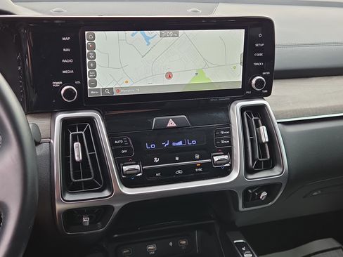 Used 2023 Kia Sorento X-Line EX image 18