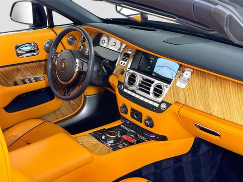 Used 2021 Rolls-Royce Dawn RWD image 31