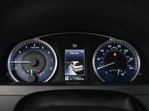 Used 2016 Toyota Camry XLE w/ Moonroof Package FWD image 26