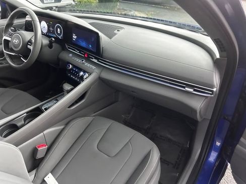 Used 2025 Hyundai Elantra SEL FWD image 18