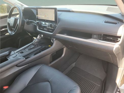Used 2024 Toyota Grand Highlander XLE image 24