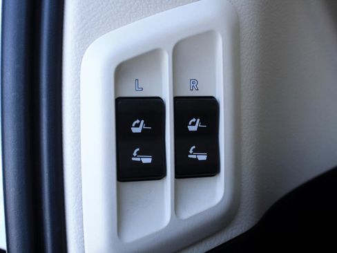 Used 2023 Lexus GX 460 Luxury w/ Sport Design Package image 9