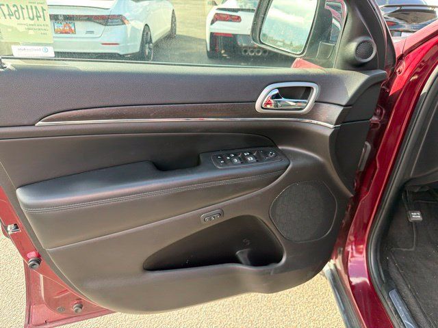 Used 2018 Jeep Grand Cherokee Limited w/ Trailer Tow Group IV AWD/4WD image 15
