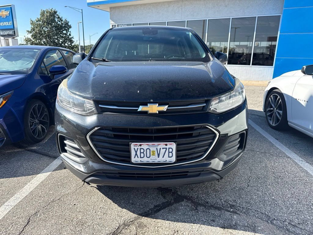 Used 2018 Chevrolet Trax LS FWD image 2