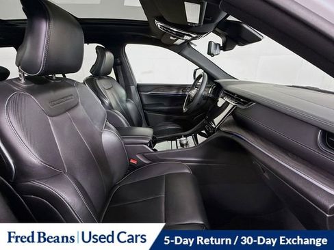 Used 2023 Jeep Grand Cherokee Overland w/ Luxury Tech Group IV AWD/4WD image 32