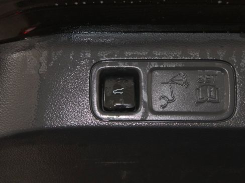 Used 2024 Ford Expedition Max XLT image 17