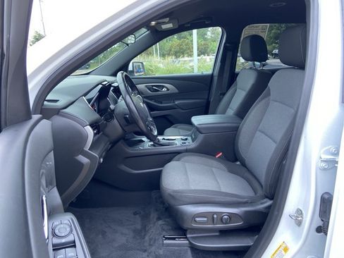 Used 2022 Chevrolet Traverse LT FWD image 28