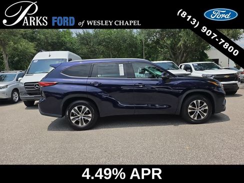Used 2022 Toyota Highlander XLE FWD image 4