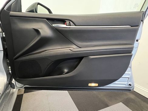 Used 2021 Toyota Camry XLE image 11