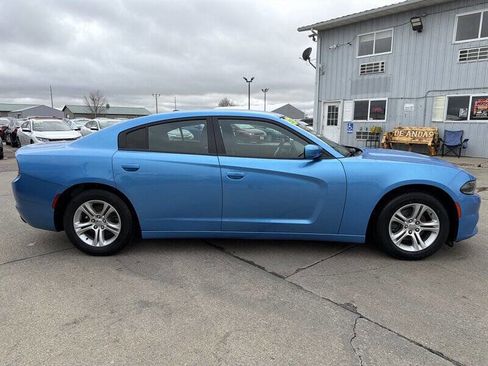 Used 2019 Dodge Charger SXT image 7