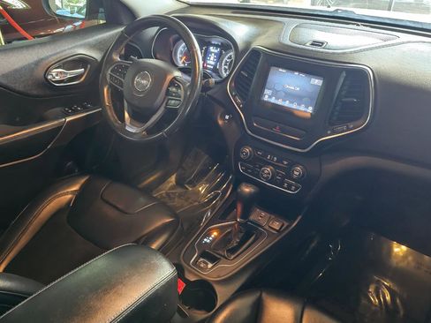 Used 2019 Jeep Cherokee Latitude Plus w/ Comfort/Convenience Group image 17