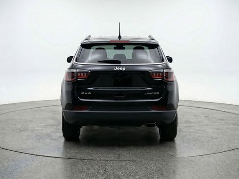 Used 2025 Jeep Compass Latitude AWD/4WD image 7
