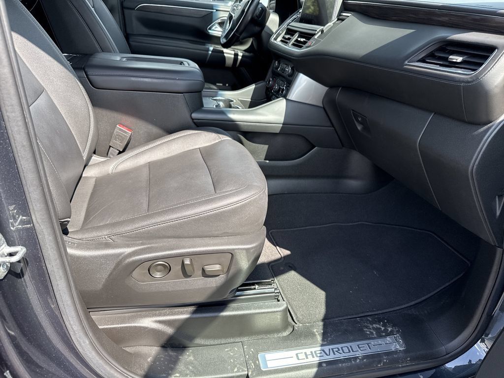 Used 2022 Chevrolet Tahoe LT w/ LT Signature Package AWD/4WD image 13