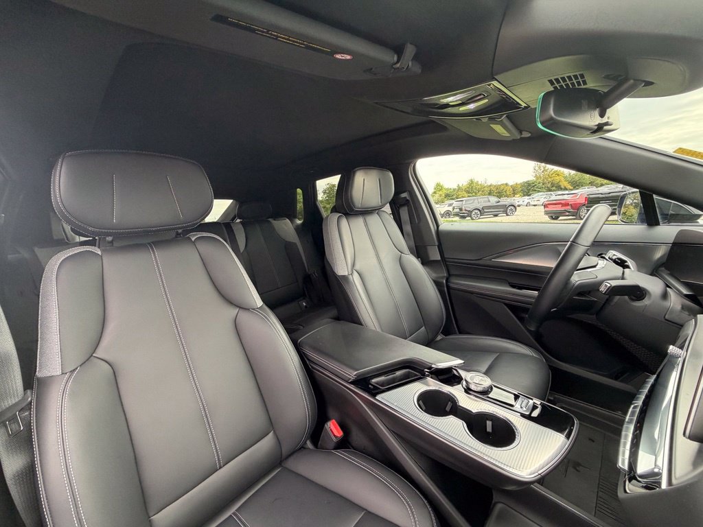 Certified 2024 Cadillac Lyriq Tech w/ LPO, Floor Liner Package AWD/4WD image 32